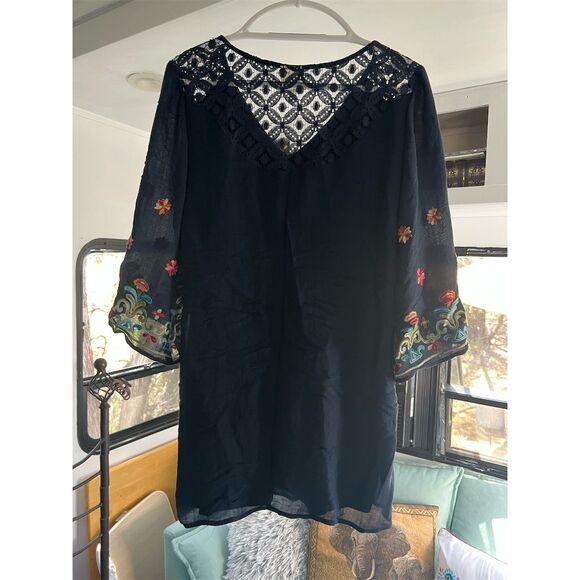 Fig and Flower Women's S Blue Embroidered Boho Top 3/4 Sleeve V-Neck - Picture 3 of 6